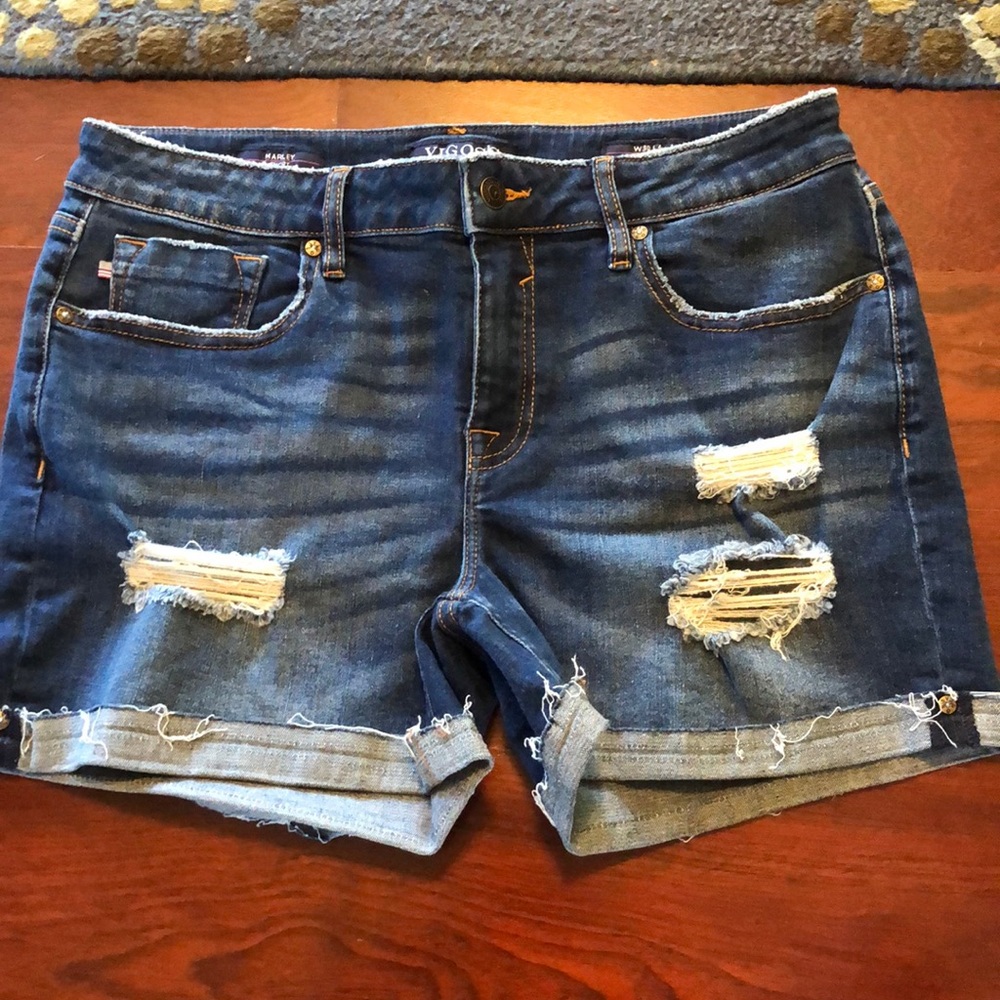 Distressed denim shorts by Vigoss